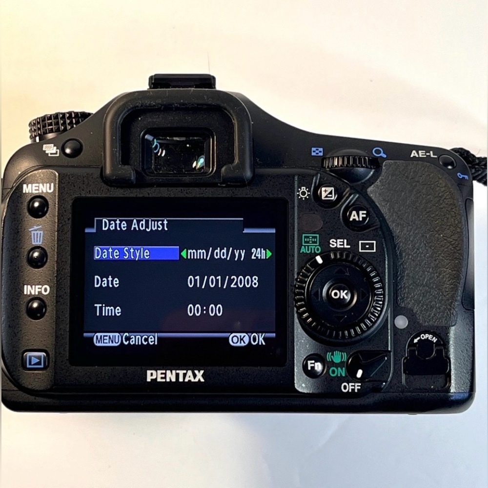 Pentax K20 Black Digital SLR Camera with Wide Angle and Telephoto Lenses - Picture 5 of 9